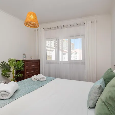 Breeze Beach House Apartment Setubal