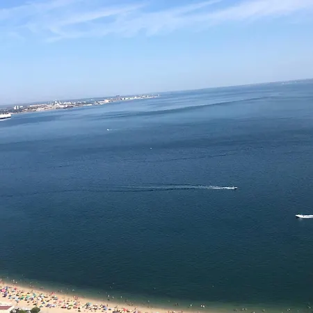 Breeze House 아파트 세투발