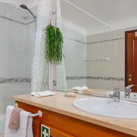 Breeze Beach House * Setubal